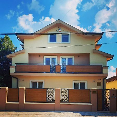 Papuli Rooms 4U Senta Екстериор снимка