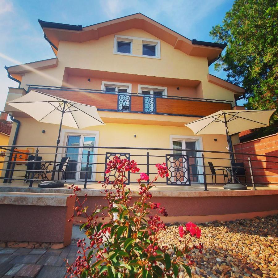 Papuli Rooms 4U Senta Екстериор снимка