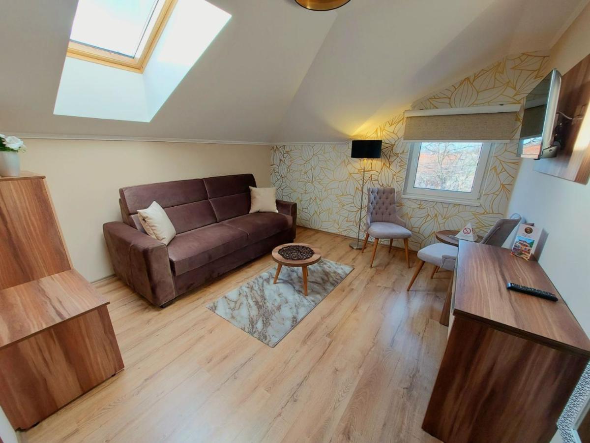 Papuli Rooms 4U Senta Екстериор снимка